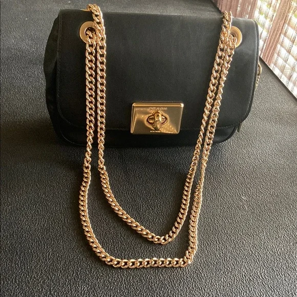 Elegant Black Chain Shoulder Bag - Picture 5 of 9